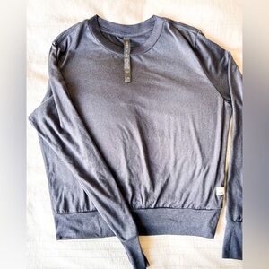 Vuori Grey Long Sleeve Sweatshirt women’s Small